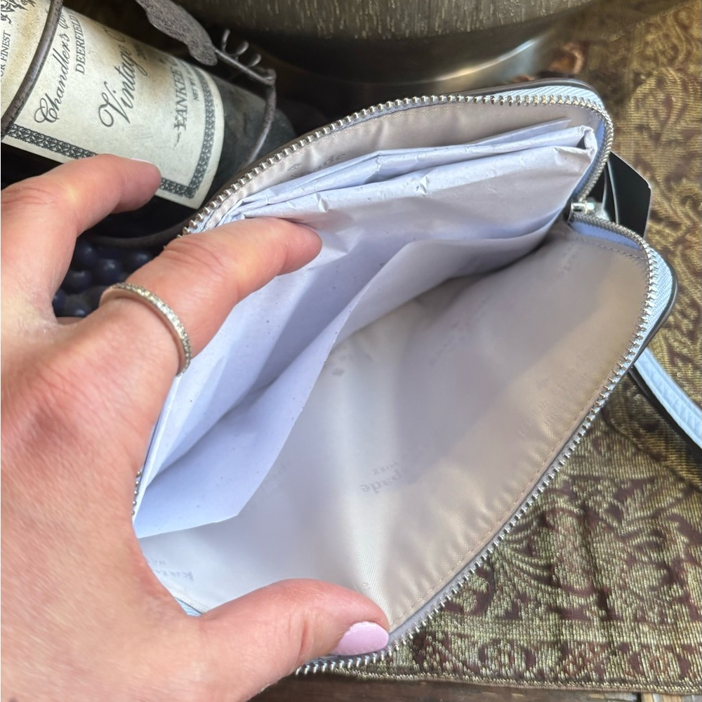 Authentic KATE SPADE Pebbled leather medium zip wristlet - Picture 6 of 7